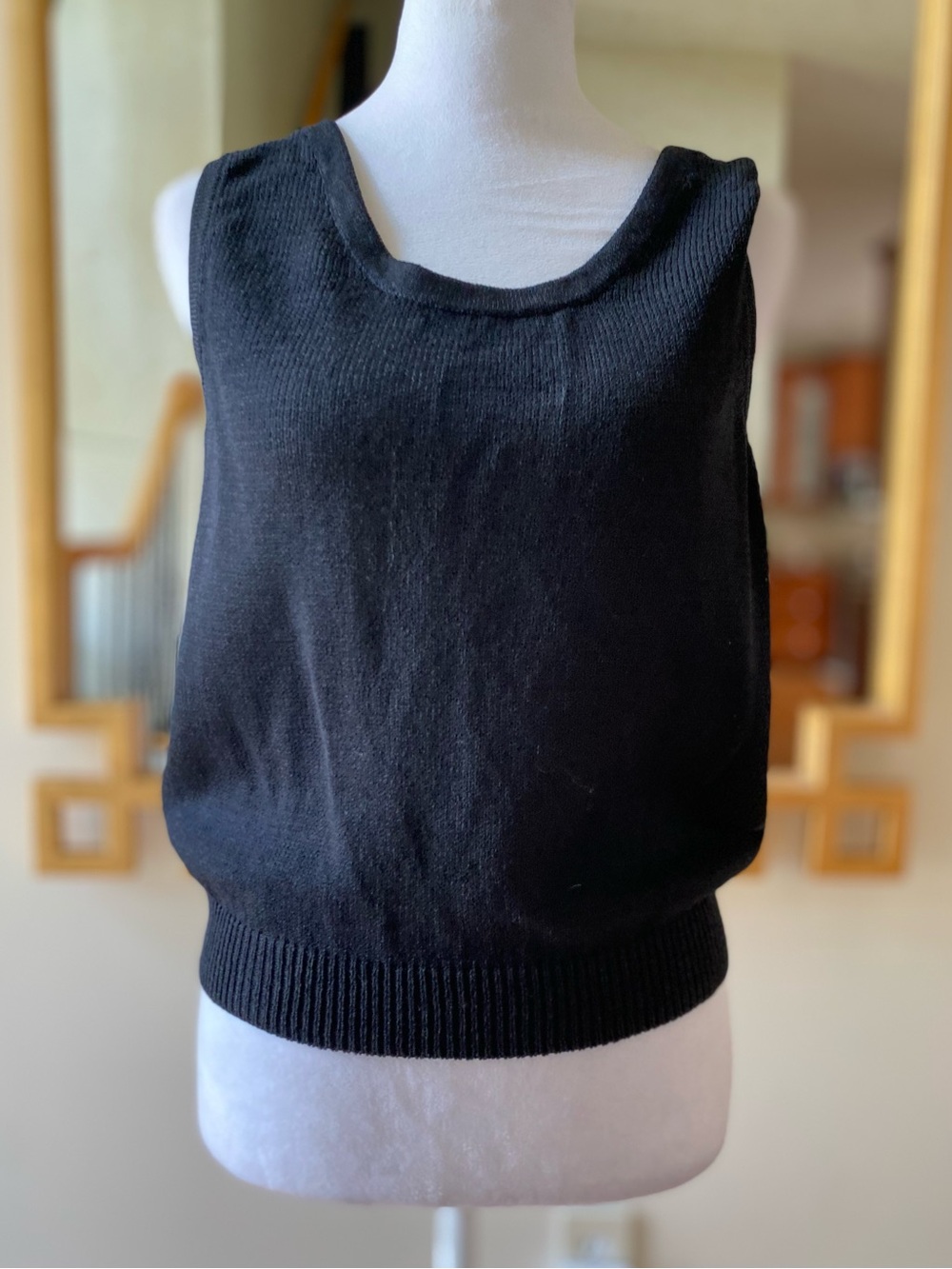 St. John Basics | Black Santana Knit Shell Sleeveless Crop Top Tank | size Small